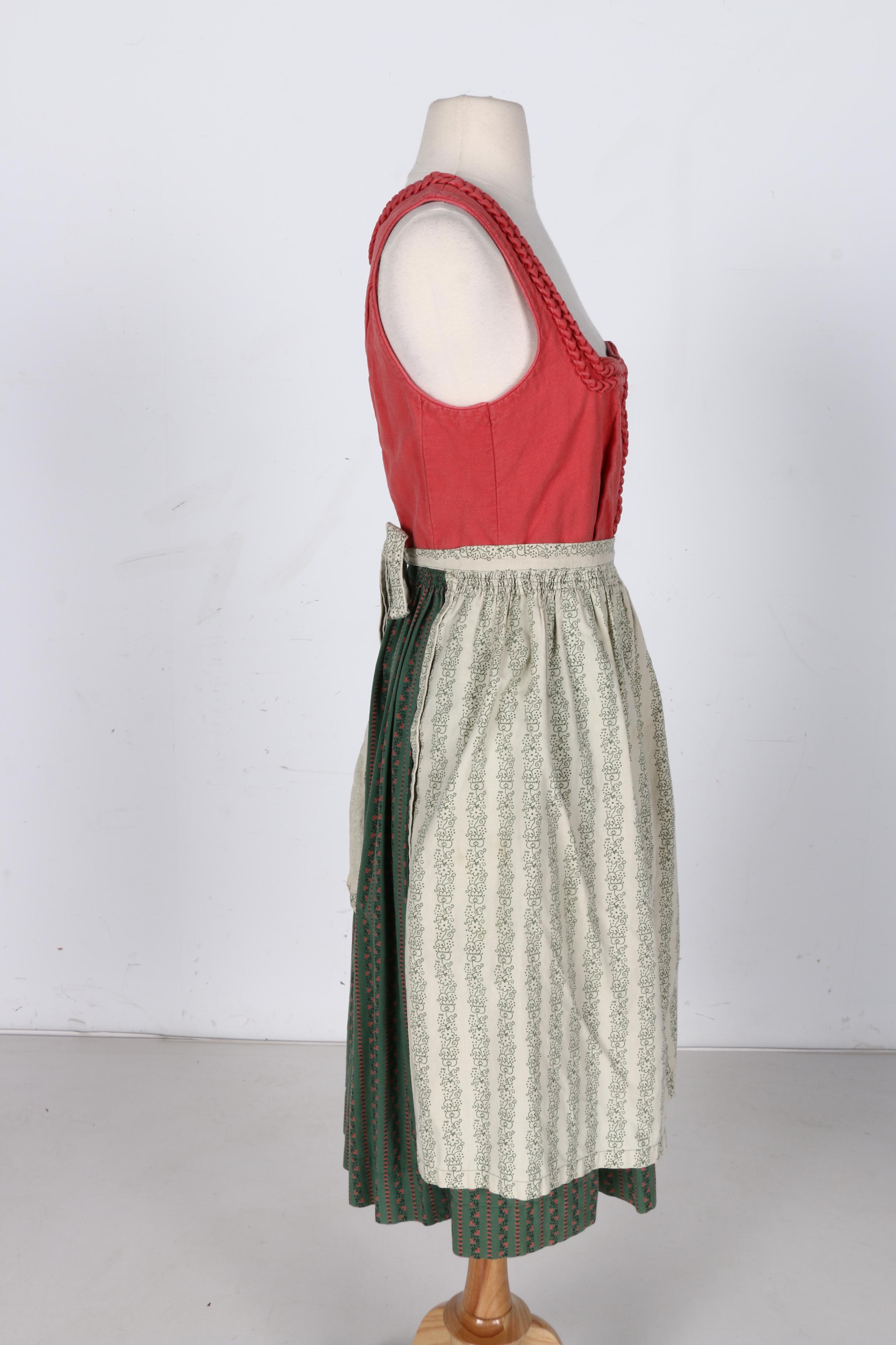 Austrian Dirndl Dresses With Aprons