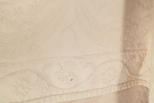 Queen Sized Historic Charleston Foundation King Charles Matelassé Collection Bedspread