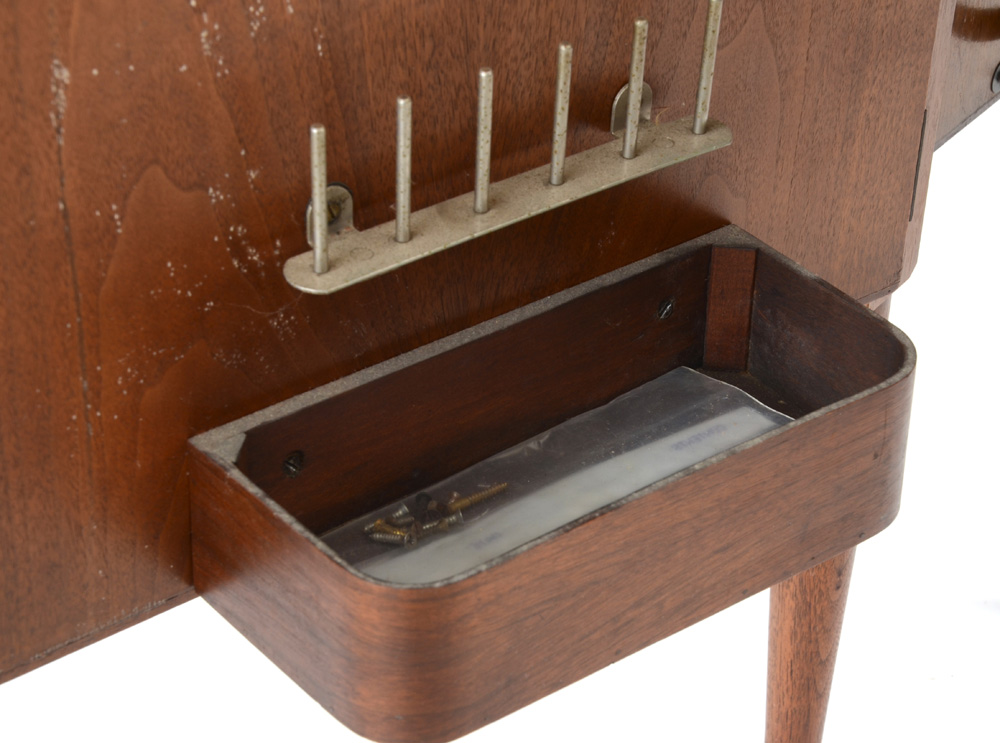 Vintage Singer Sewing Machine in Walnut Stand