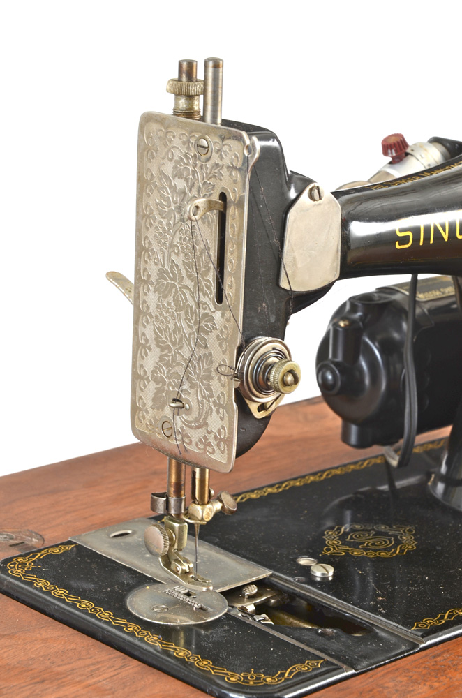 Vintage Singer Sewing Machine in Walnut Stand