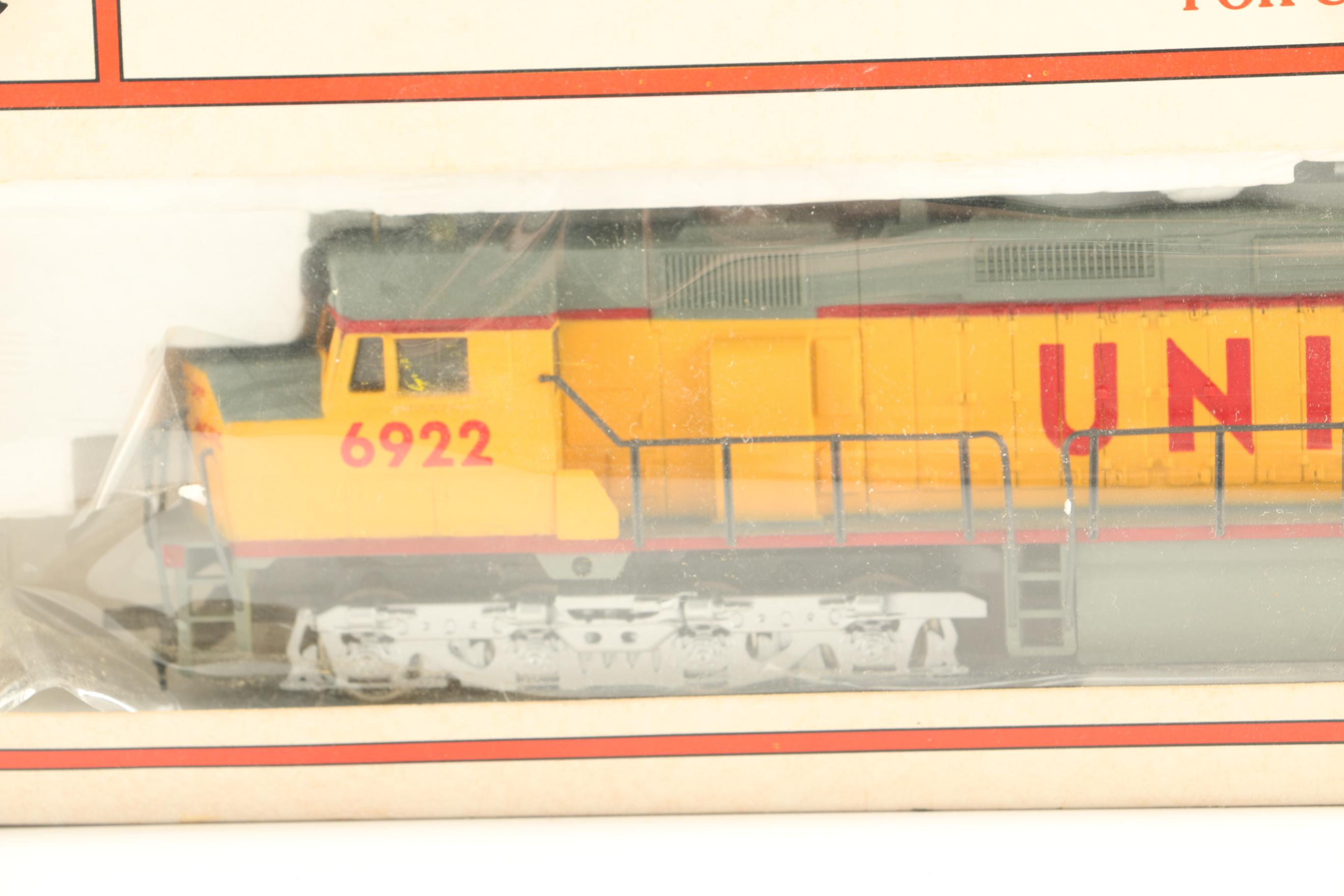 Assortment of Bachmann HO Scale Model Train Cars