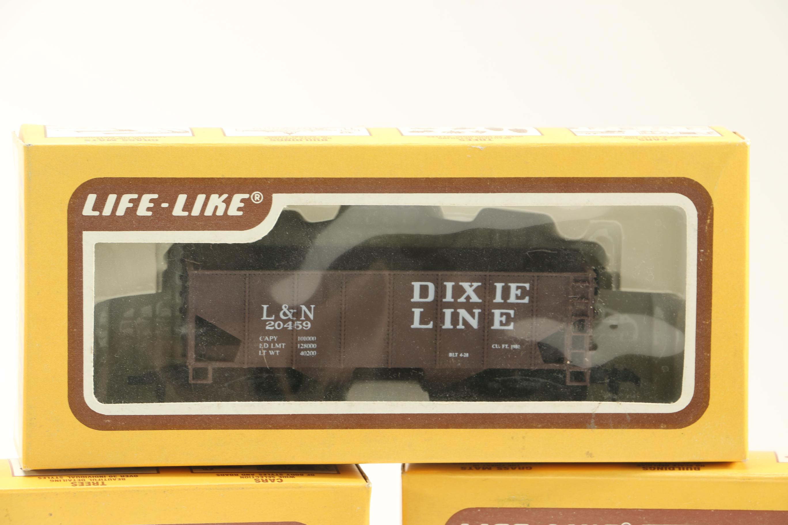 Life-Like Model Trains