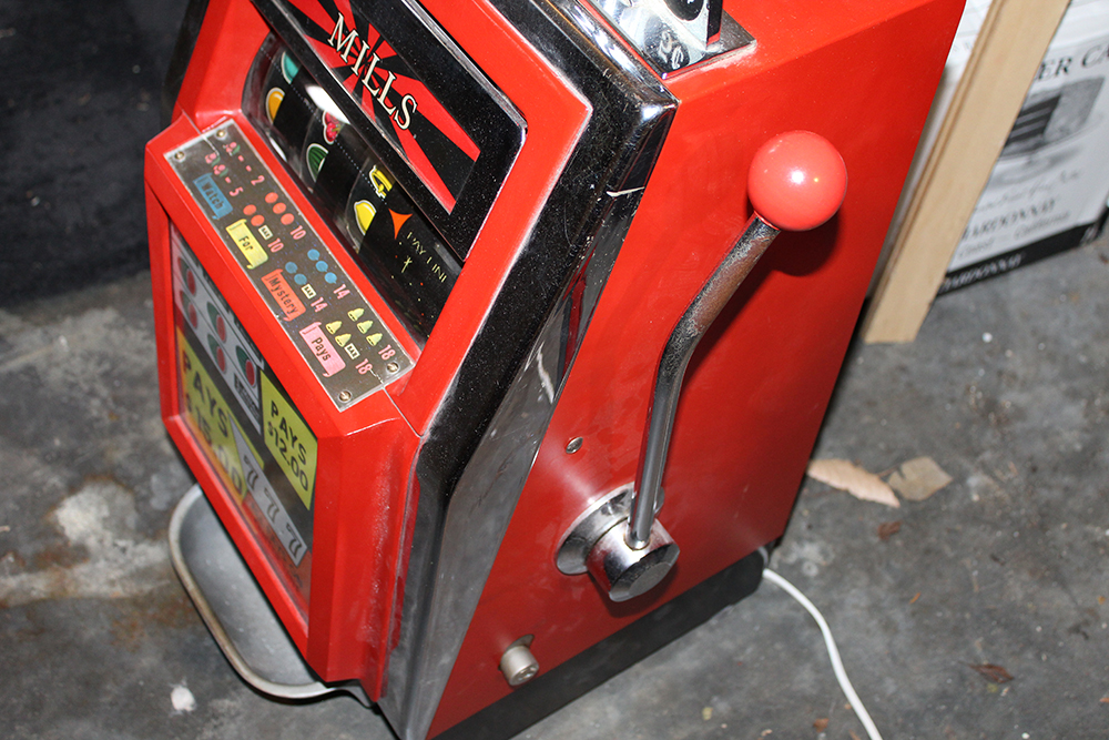 Vintage Mills Bell-O-Matic Tabletop Slot Machine