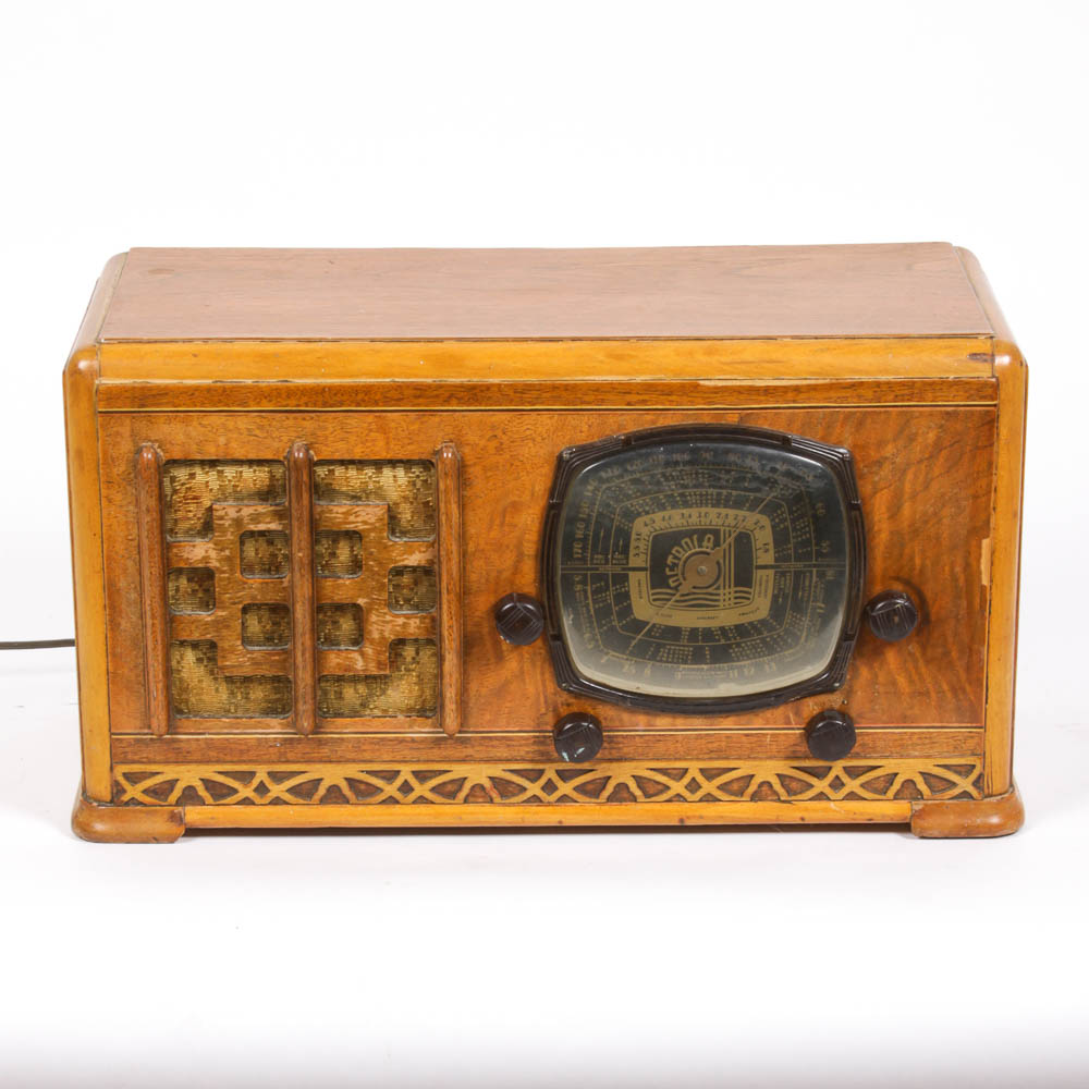 Vintage Detrola Wood Radio