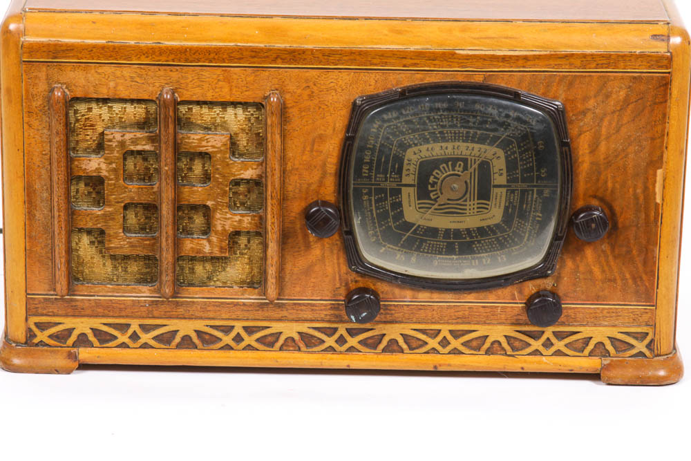 Vintage Detrola Wood Radio