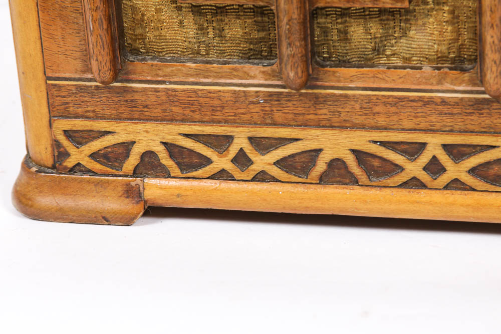 Vintage Detrola Wood Radio