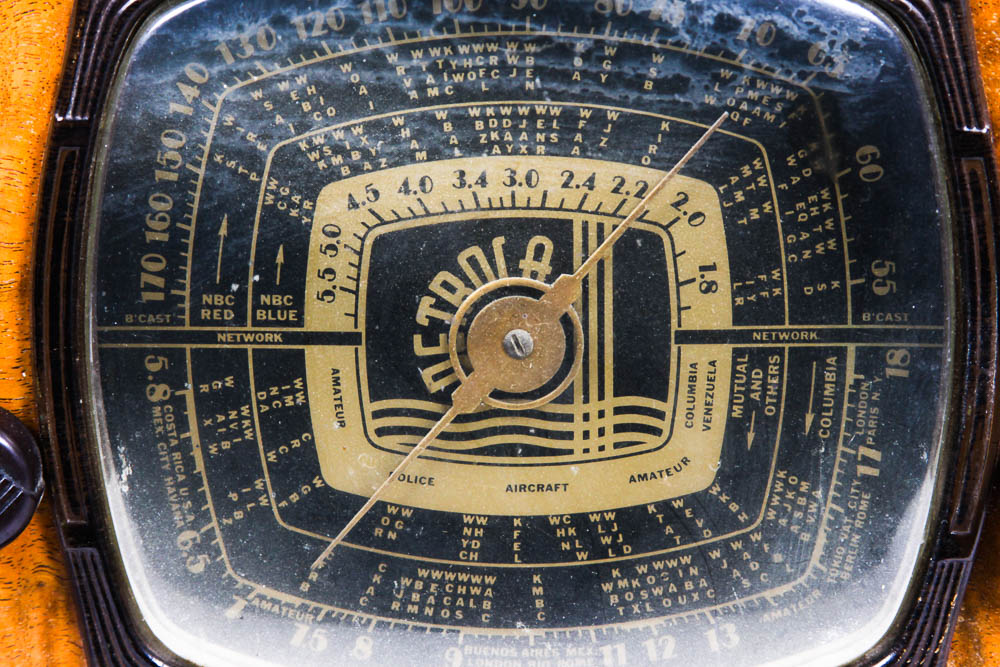 Vintage Detrola Wood Radio