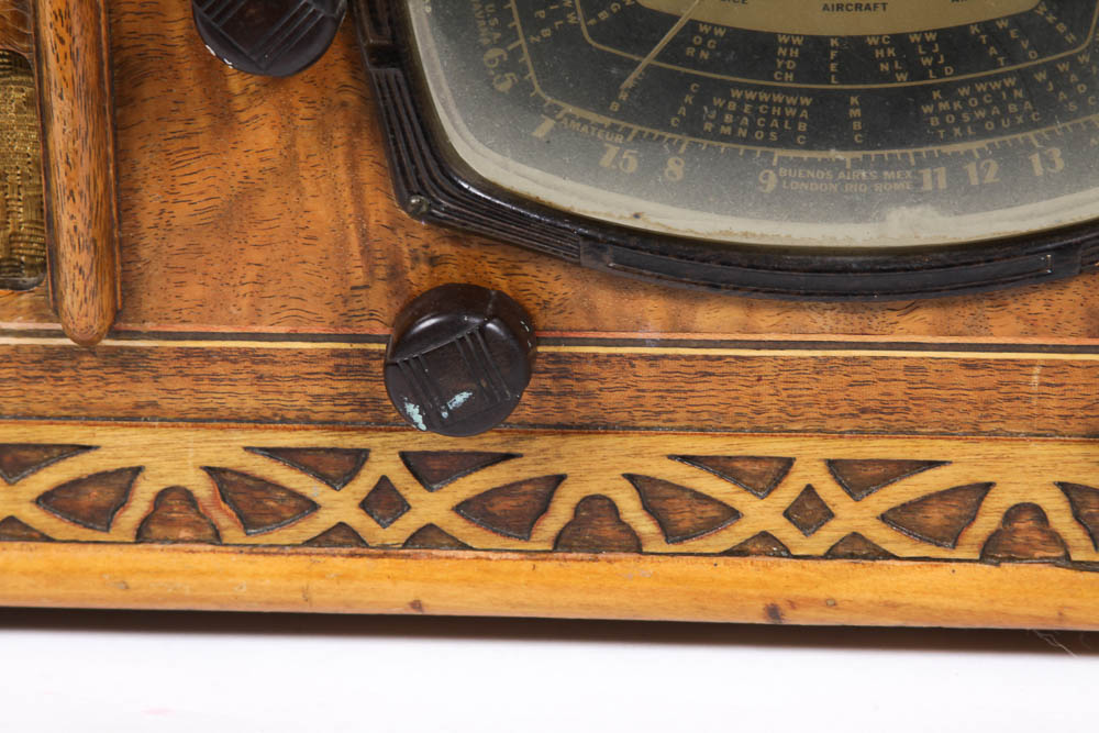 Vintage Detrola Wood Radio