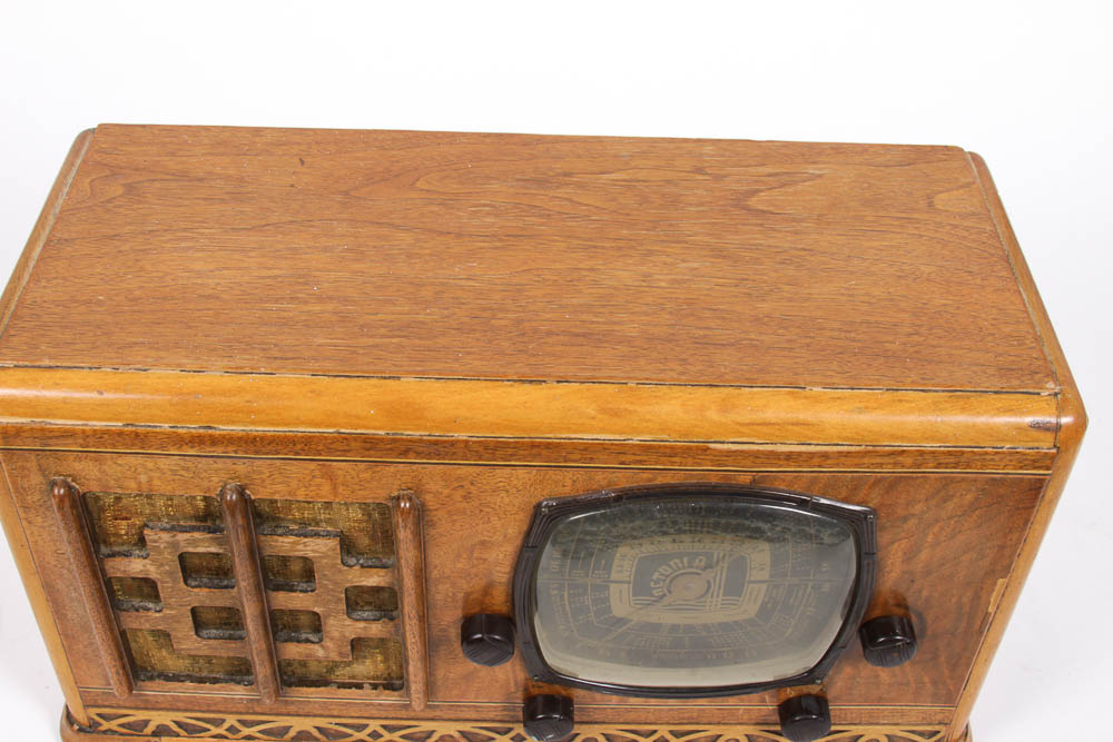 Vintage Detrola Wood Radio