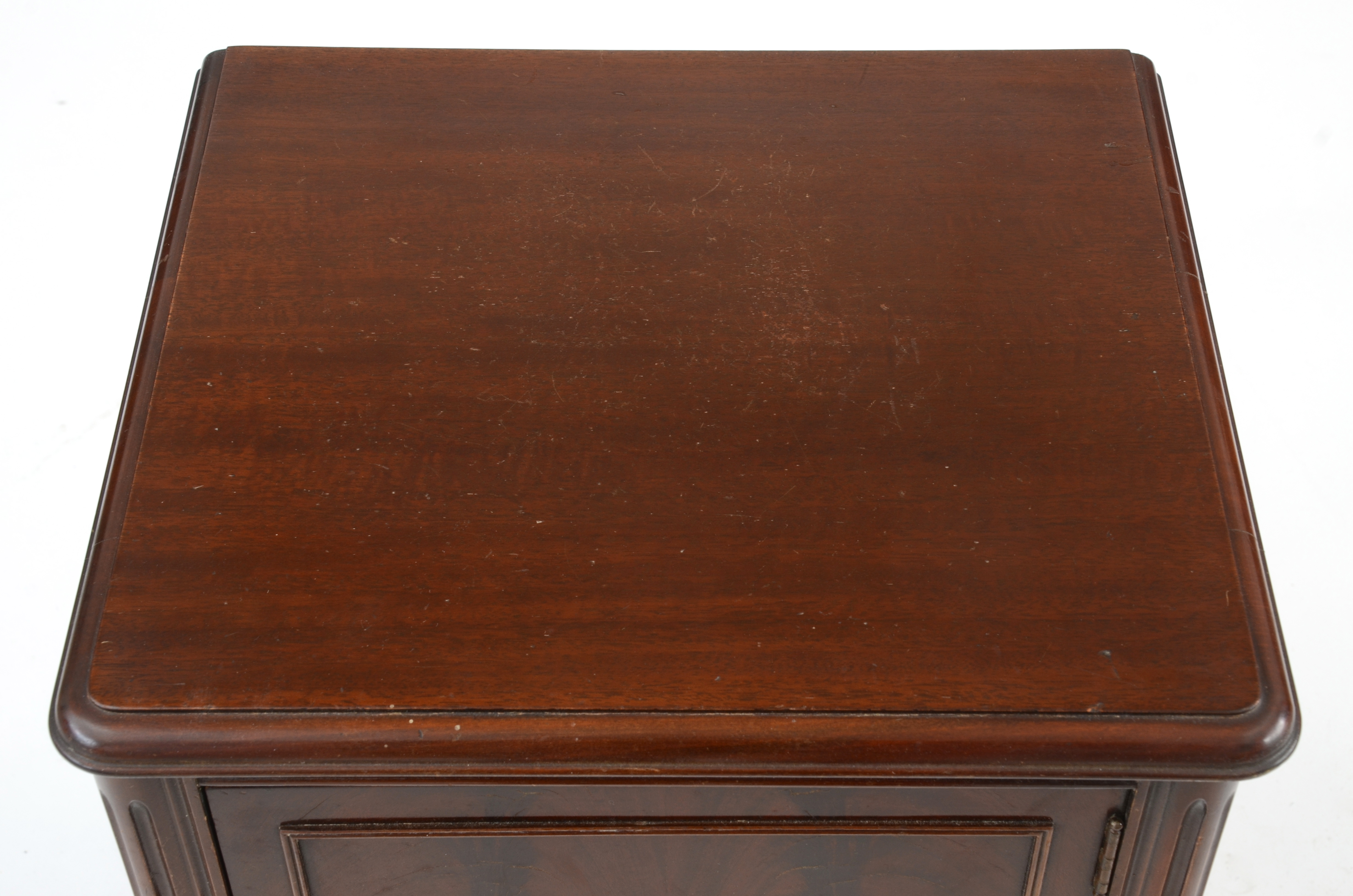 Batesville Furniture Vintage Mahogany Stand