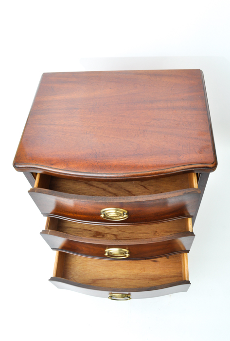 Pair of Dixie Furniture Mahogany Nightstands