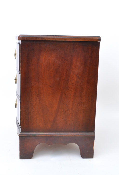 Pair of Dixie Furniture Mahogany Nightstands