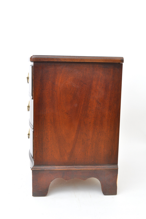 Pair of Dixie Furniture Mahogany Nightstands