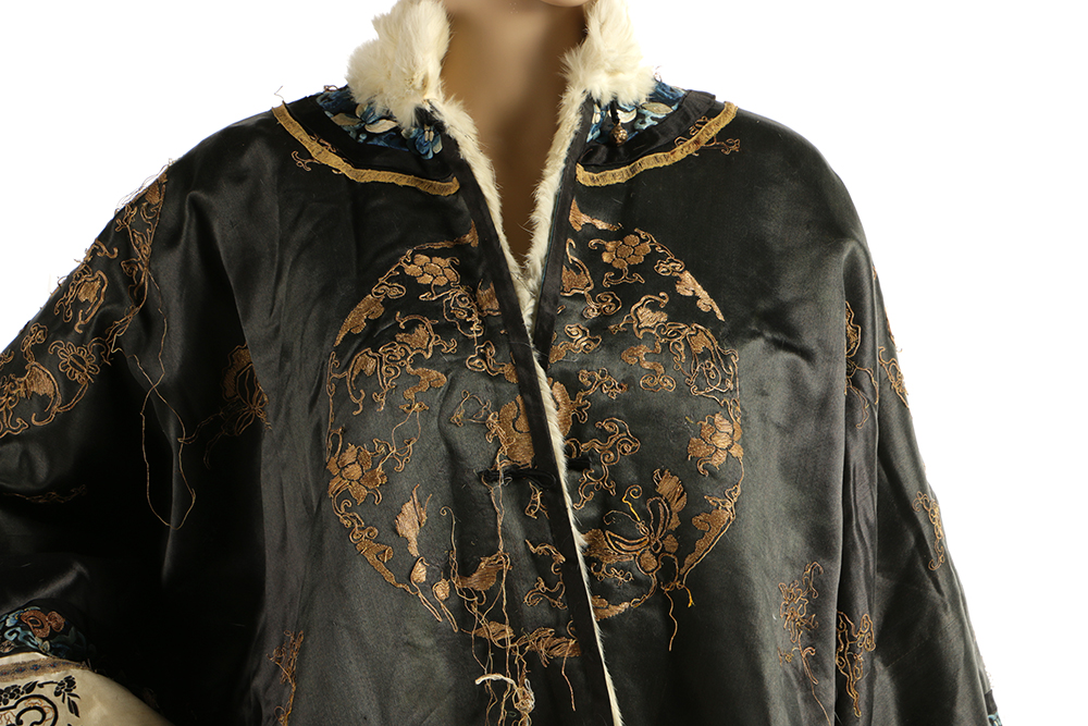Qing Dynasty Chinese Women's Ermine Fur Lined Embroidered Robe