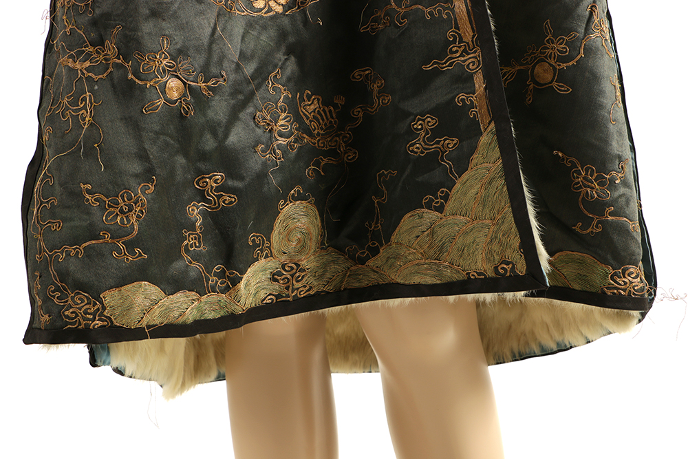 Qing Dynasty Chinese Women's Ermine Fur Lined Embroidered Robe