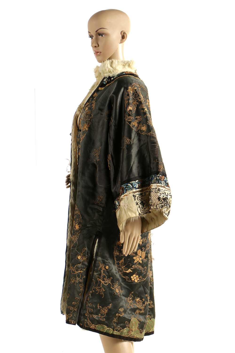 Qing Dynasty Chinese Women's Ermine Fur Lined Embroidered Robe