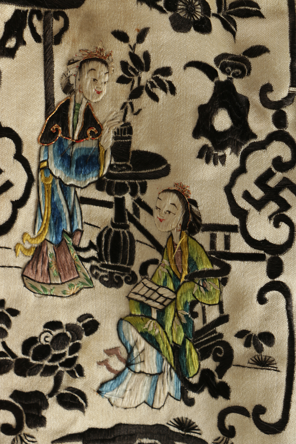 Qing Dynasty Chinese Women's Ermine Fur Lined Embroidered Robe