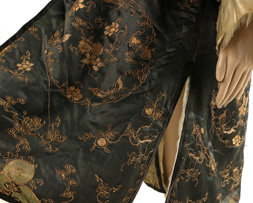 Qing Dynasty Chinese Women's Ermine Fur Lined Embroidered Robe