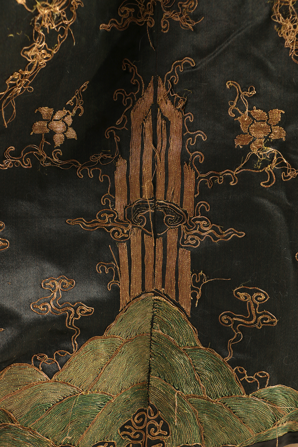 Qing Dynasty Chinese Women's Ermine Fur Lined Embroidered Robe