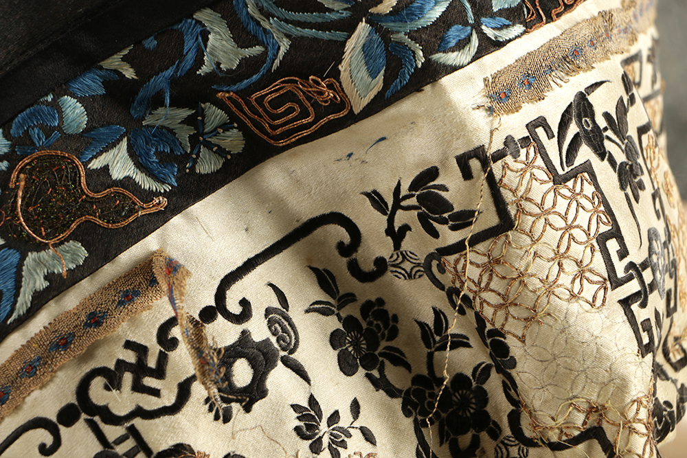 Qing Dynasty Chinese Women's Ermine Fur Lined Embroidered Robe