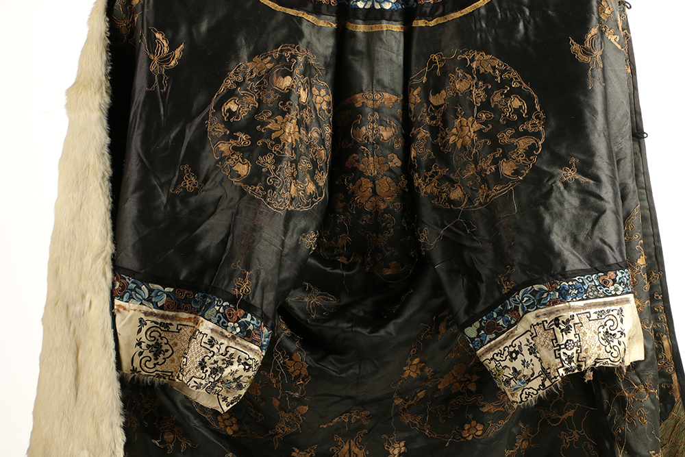 Qing Dynasty Chinese Women's Ermine Fur Lined Embroidered Robe