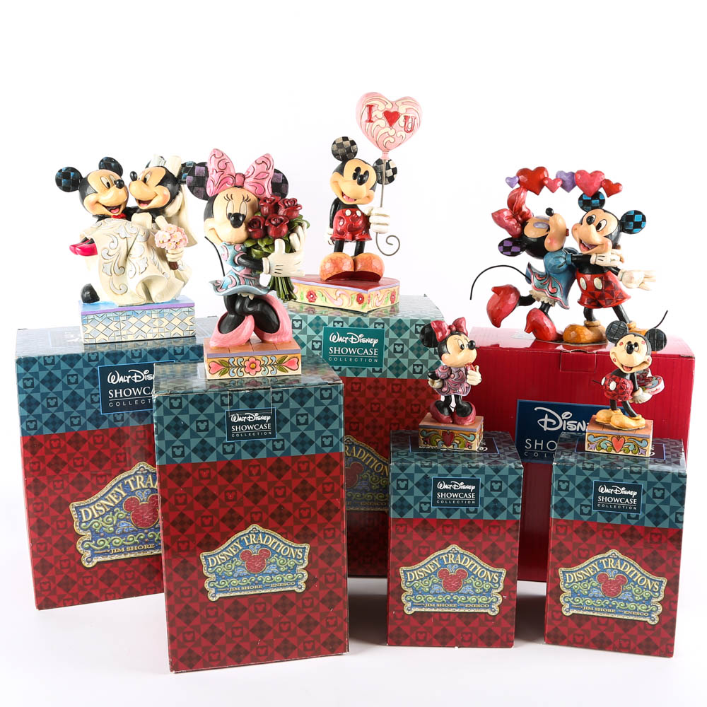 DIsney Figurines of Mickey and Minnie in Love