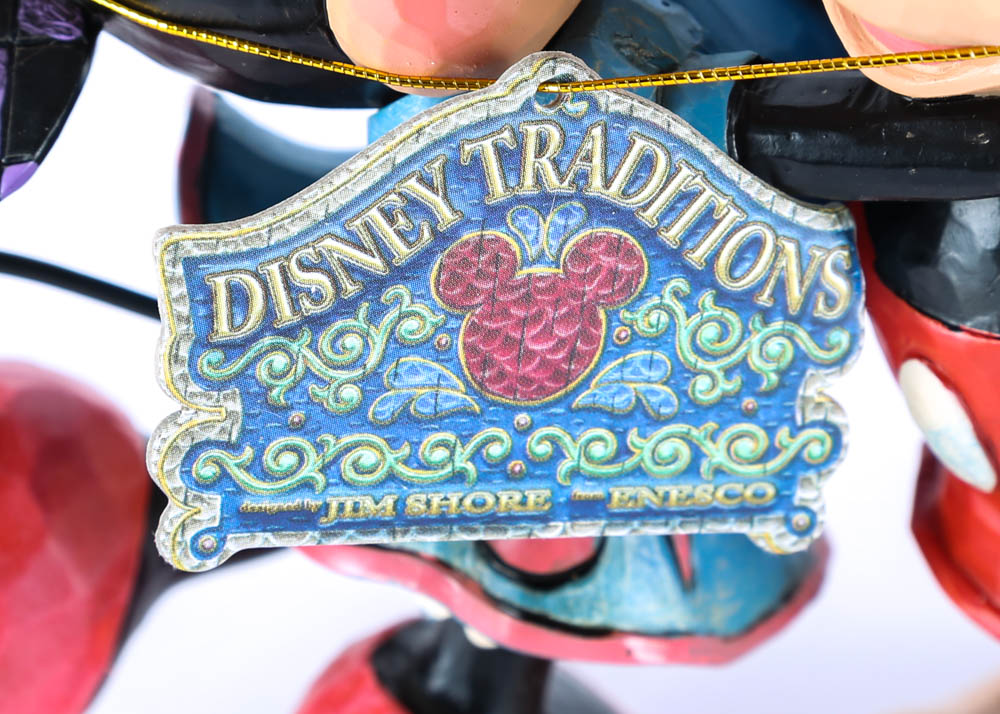 DIsney Figurines of Mickey and Minnie in Love