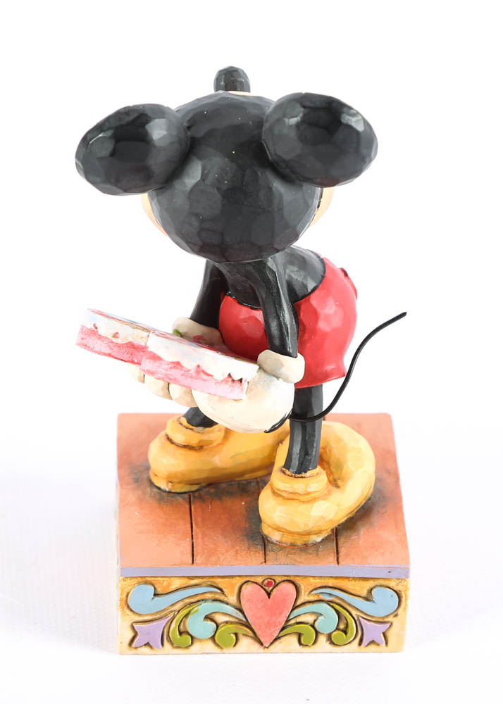 DIsney Figurines of Mickey and Minnie in Love