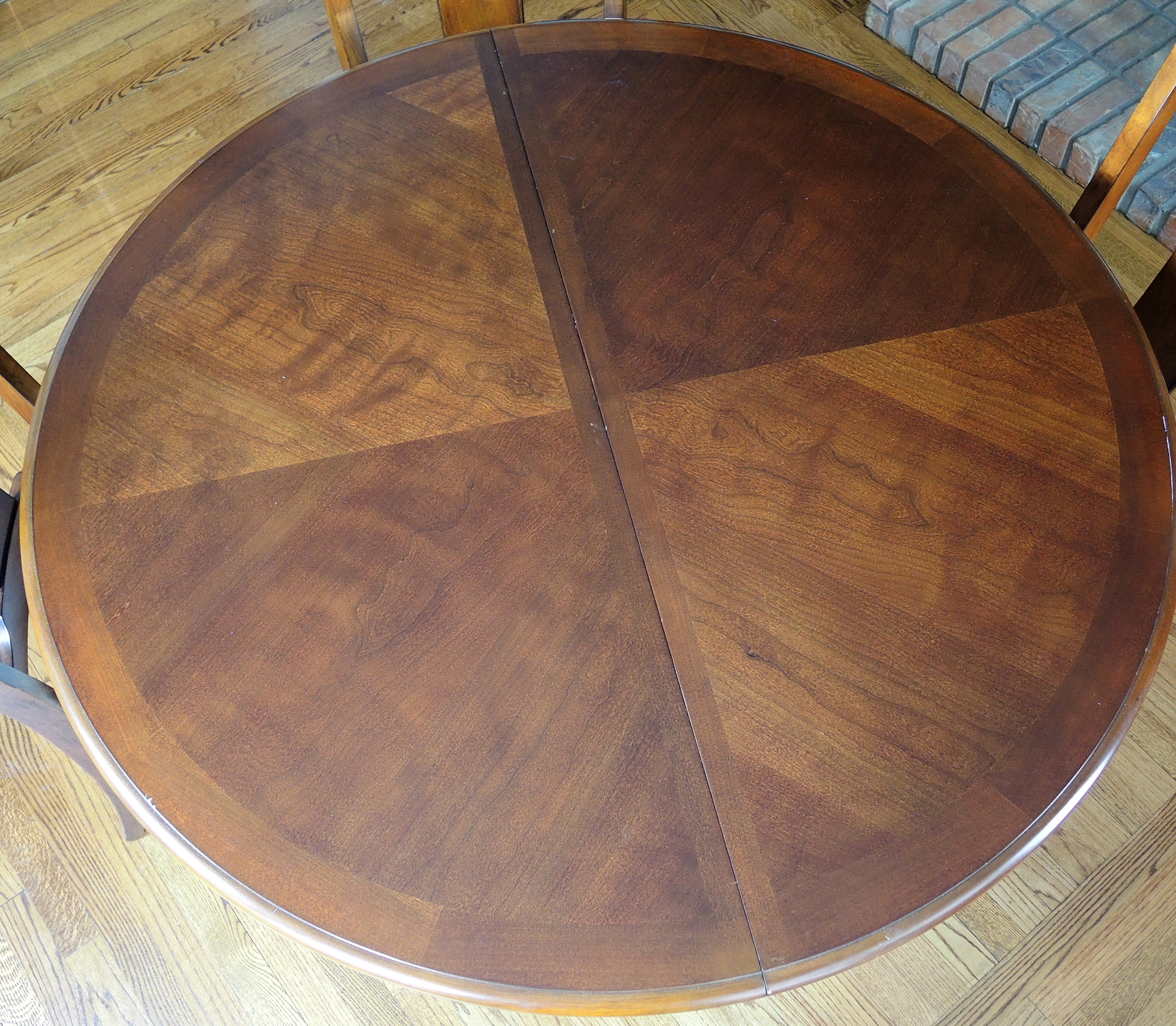Broyhill Round Dining Table and Four Chairs
