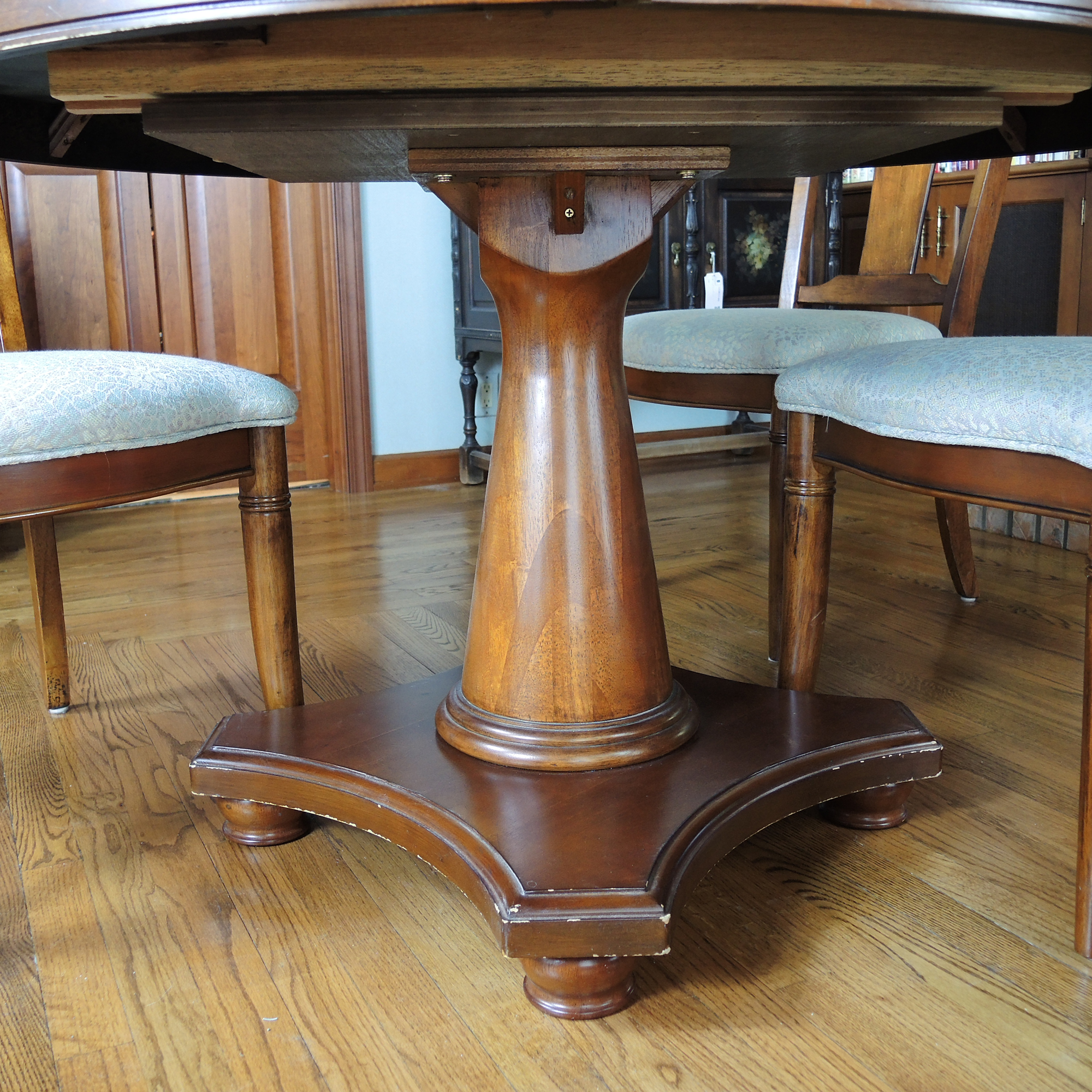 Broyhill Round Dining Table and Four Chairs