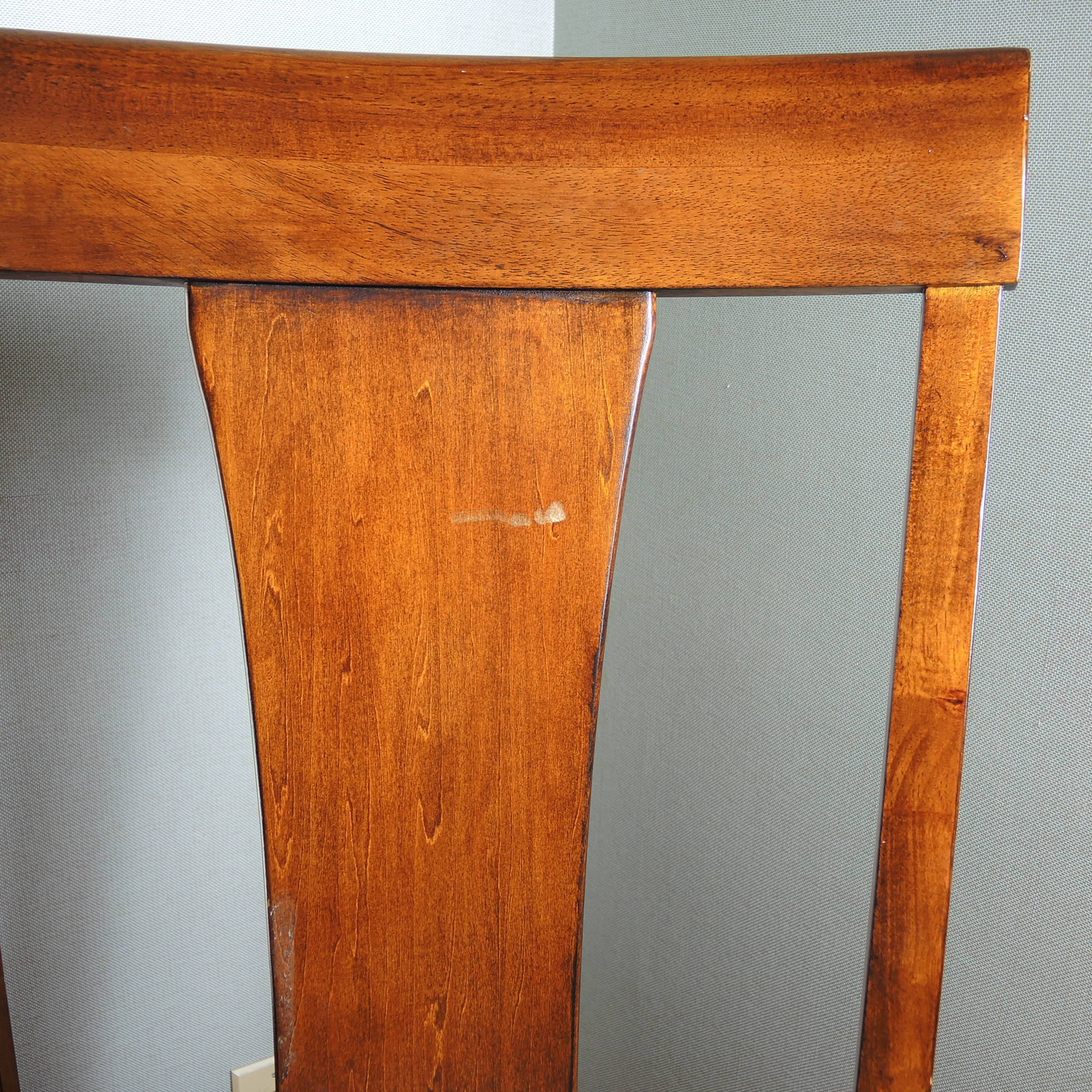 Broyhill Round Dining Table and Four Chairs