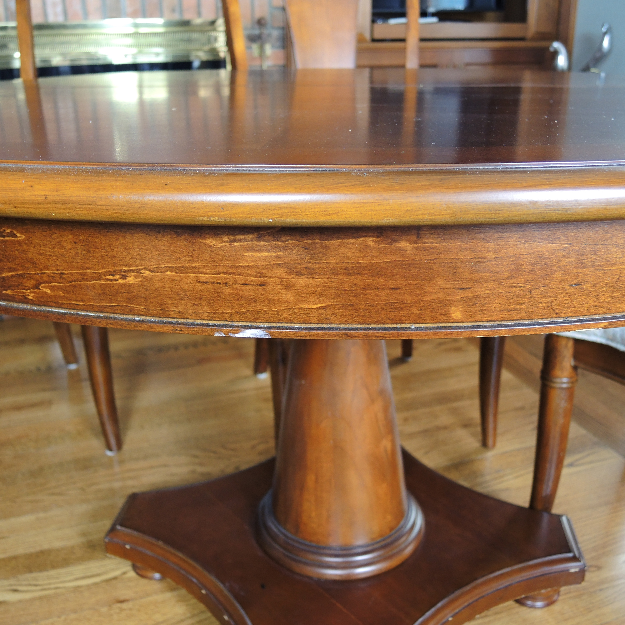 Broyhill Round Dining Table and Four Chairs