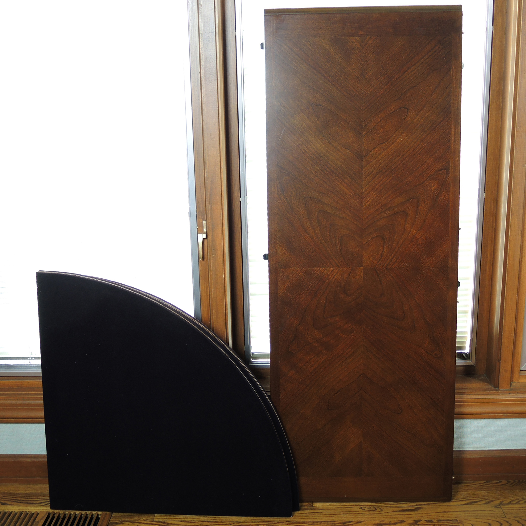 Broyhill Round Dining Table and Four Chairs