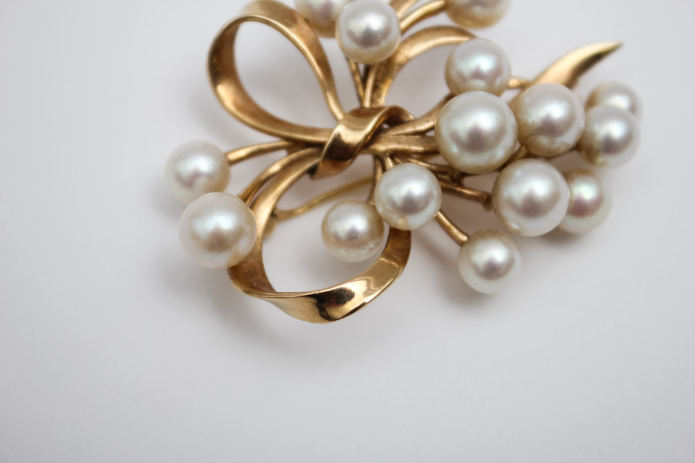 Vintage Mikimoto 14K Gold Pearl Brooch