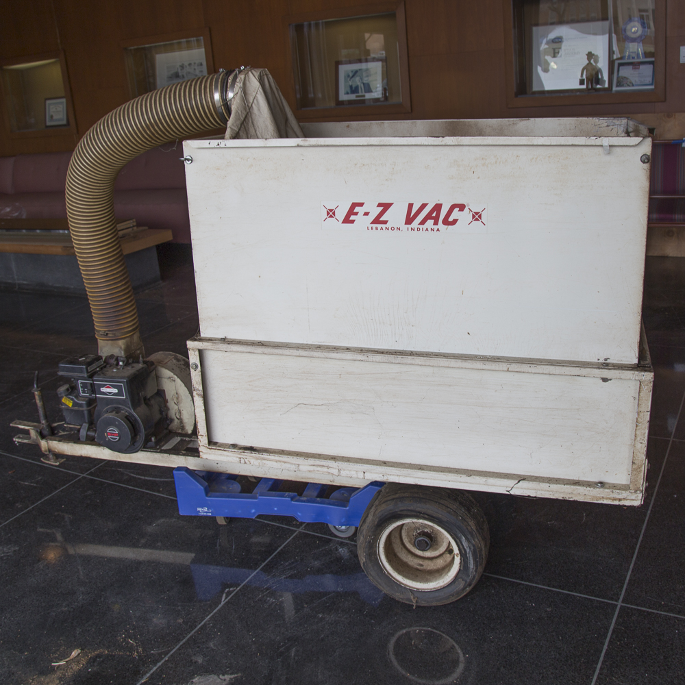 E-Z Vac Industrial Leaf Vacuum