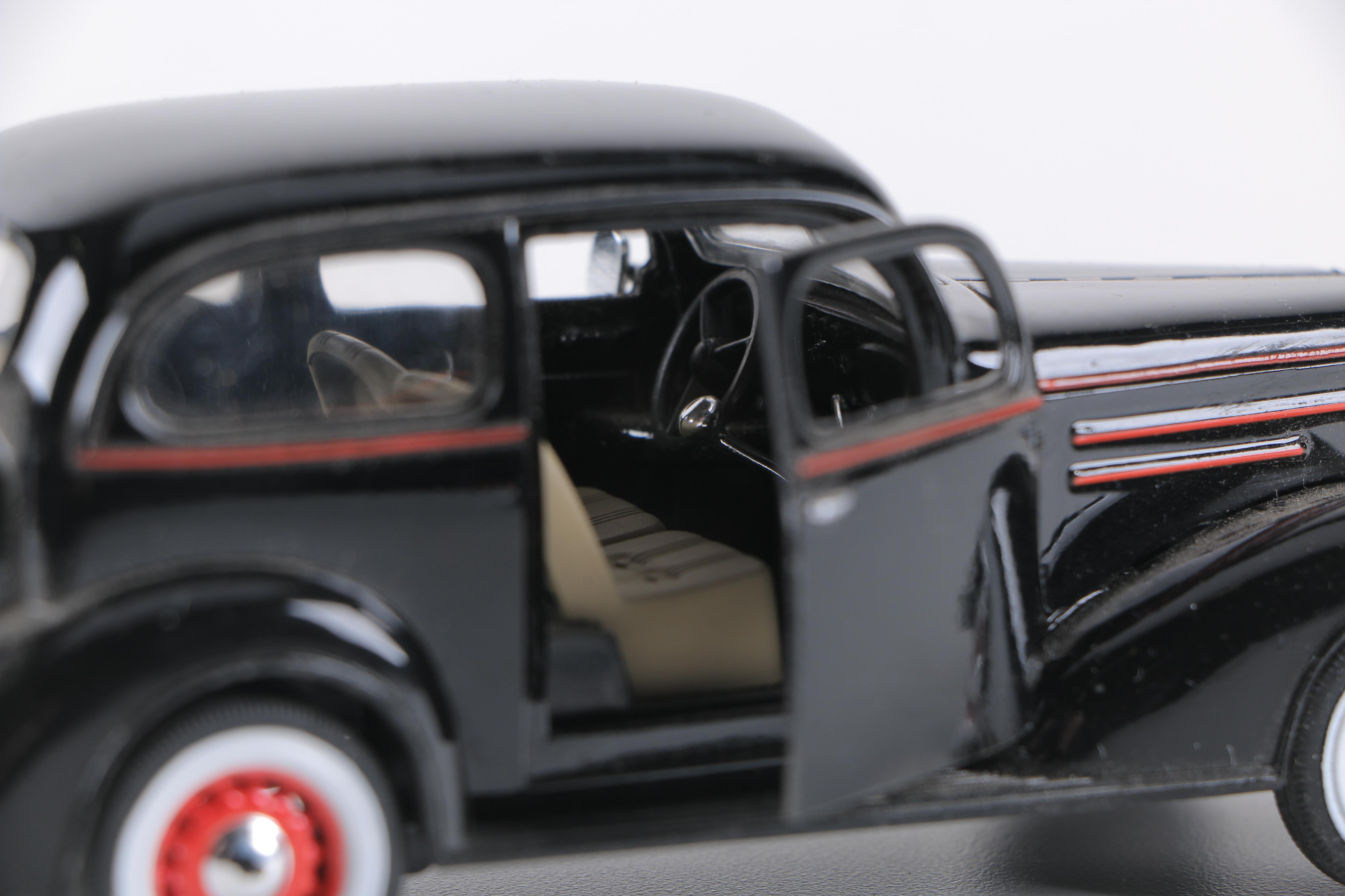 1930s 1:32 Scale Cars