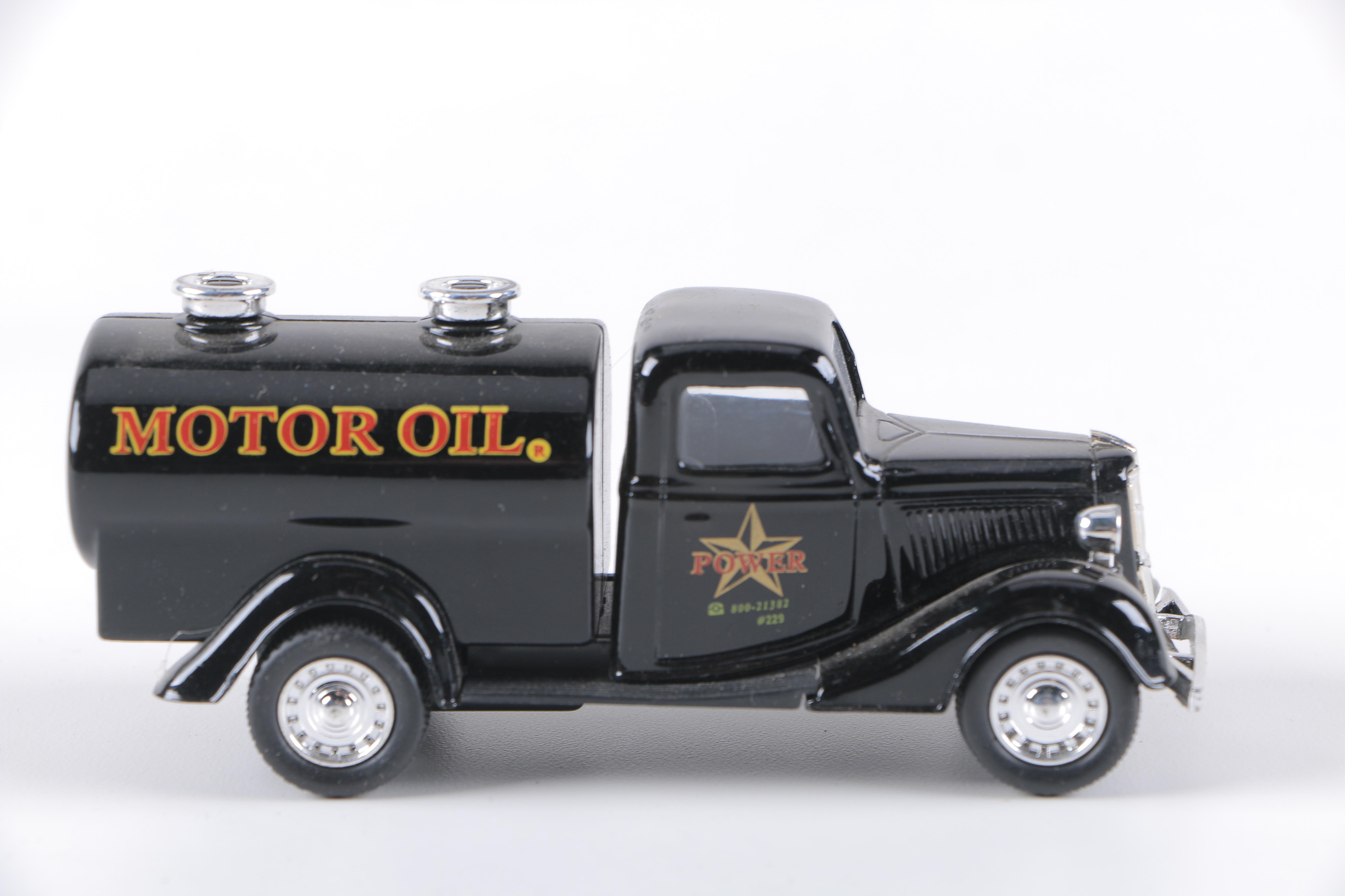 1930s 1:32 Scale Cars