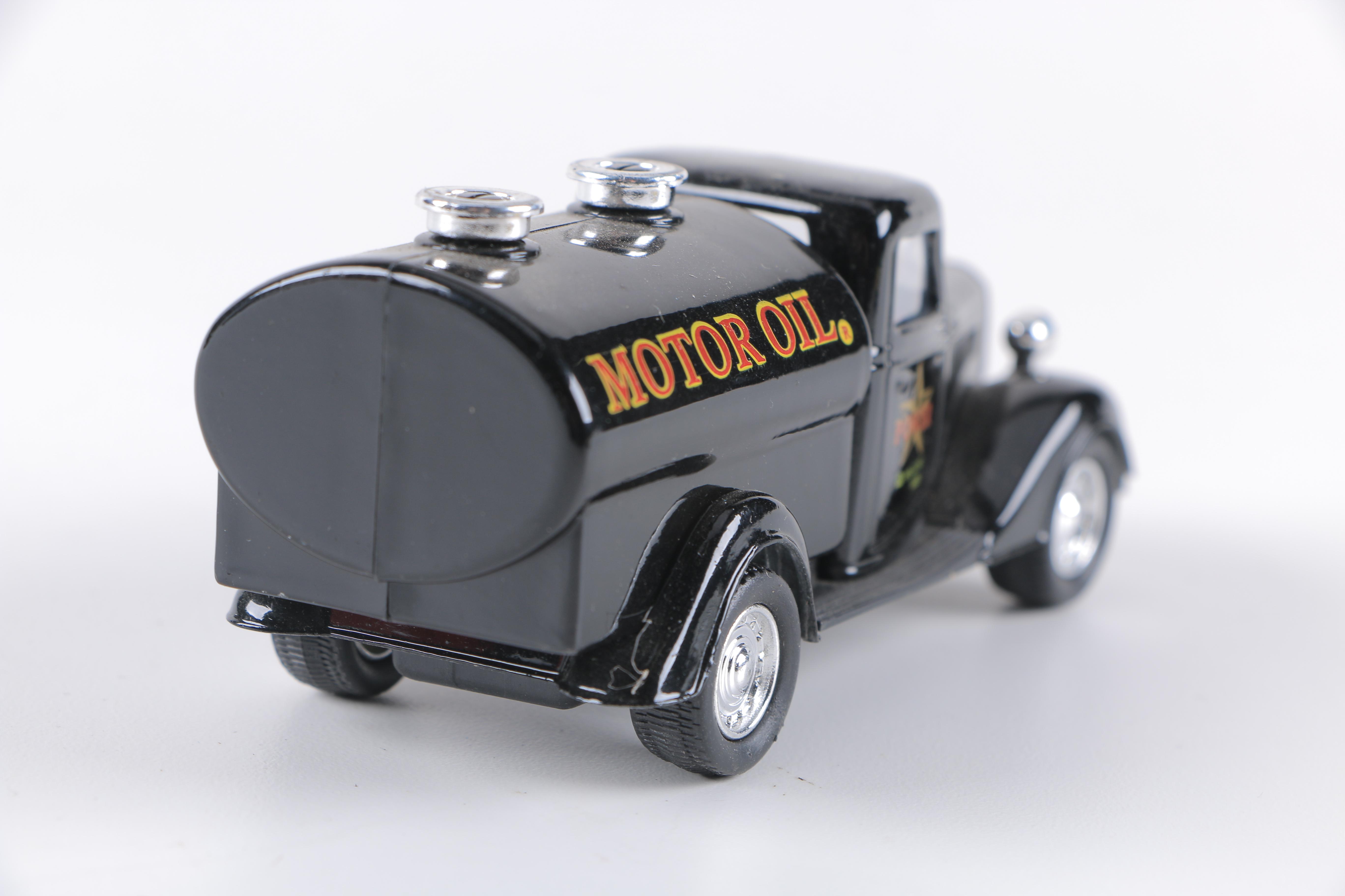 1930s 1:32 Scale Cars