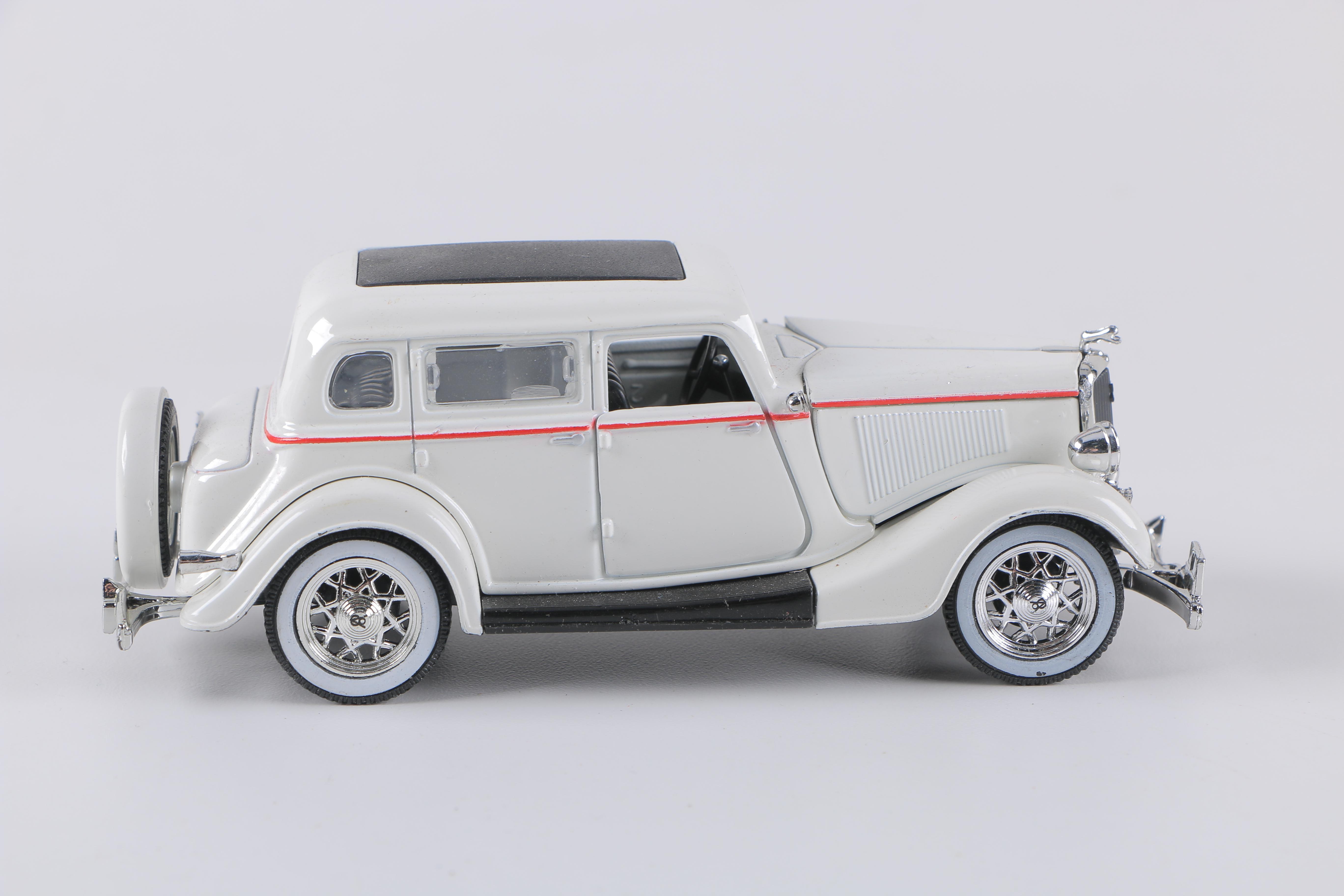 1930s 1:32 Scale Cars