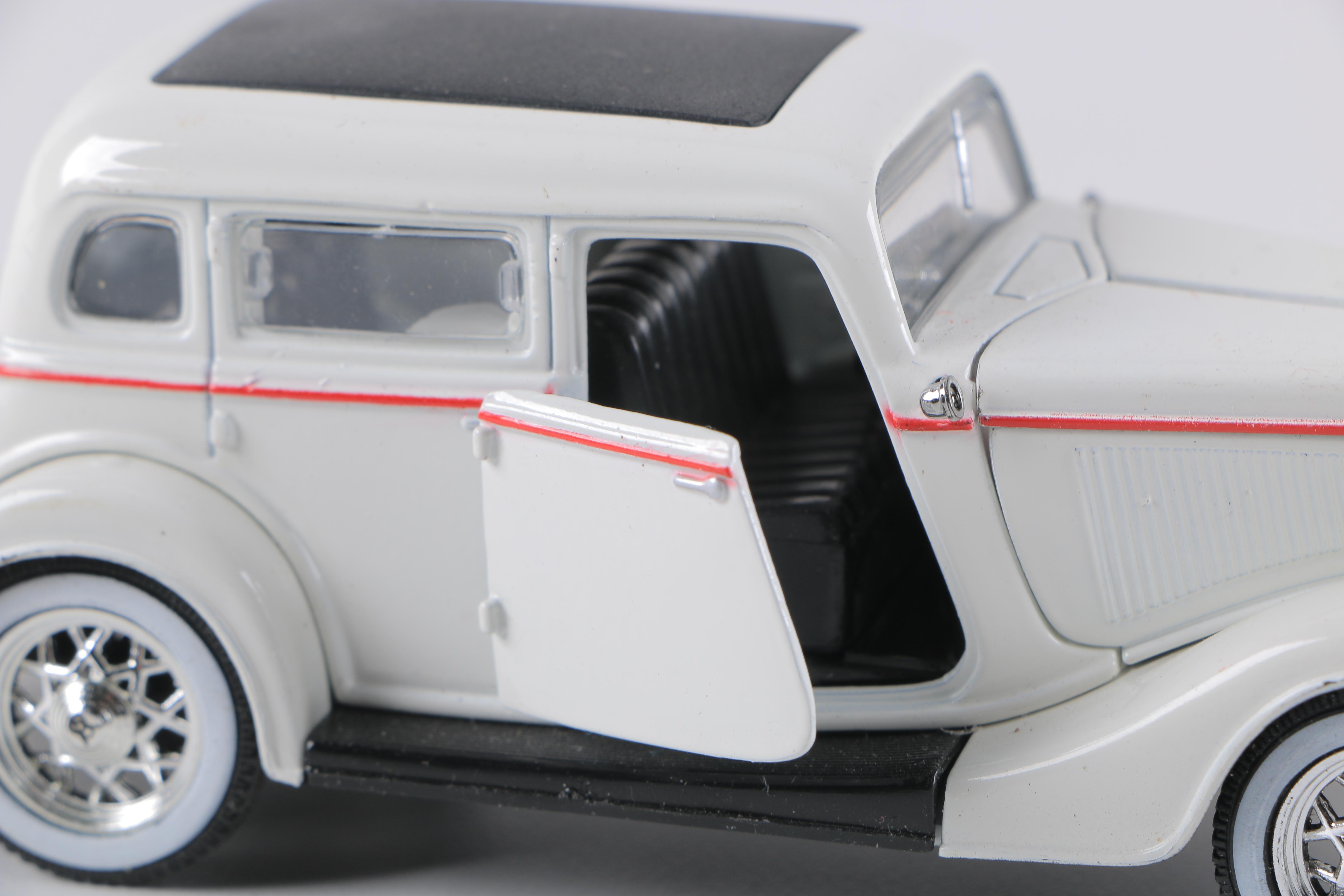 1930s 1:32 Scale Cars