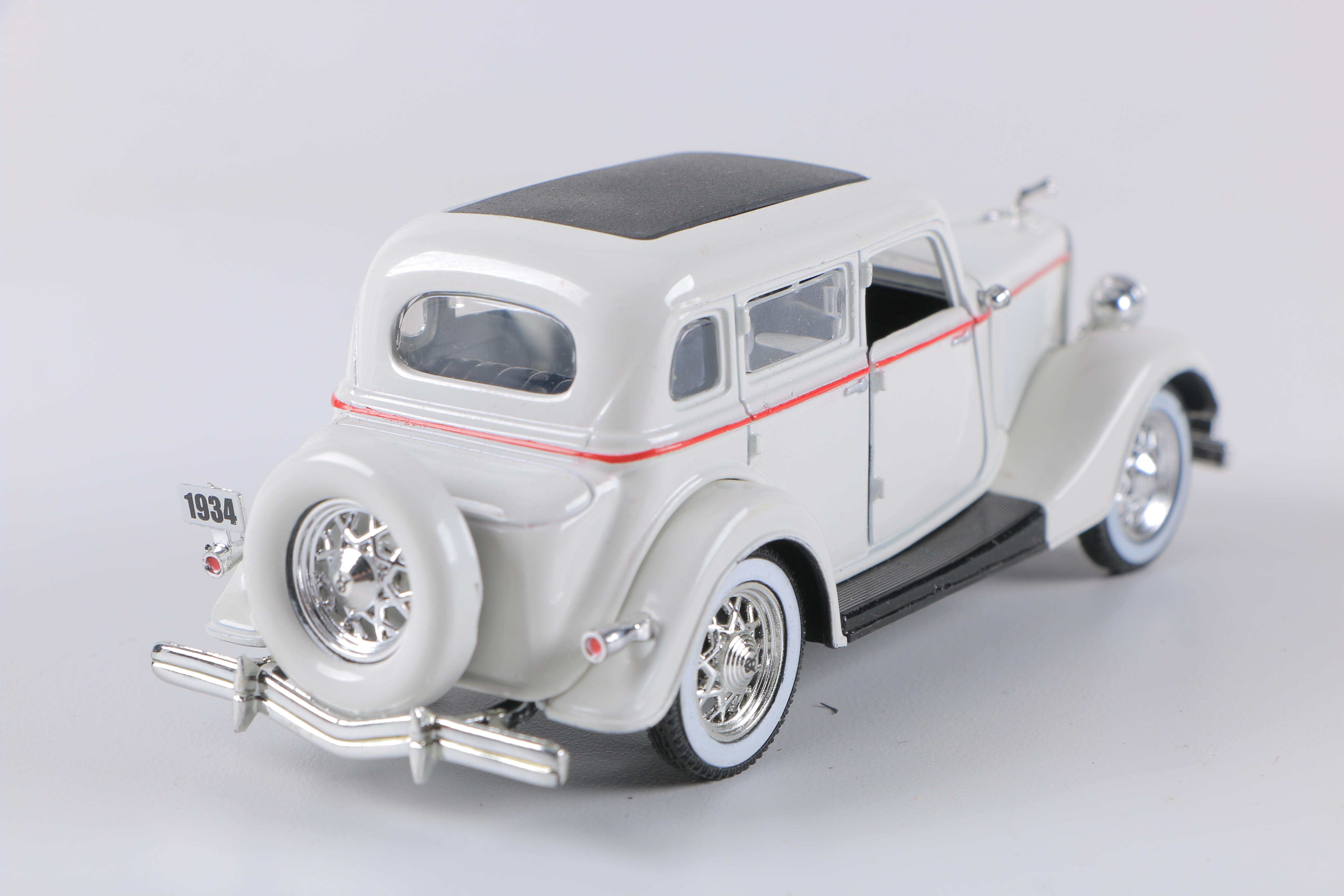 1930s 1:32 Scale Cars
