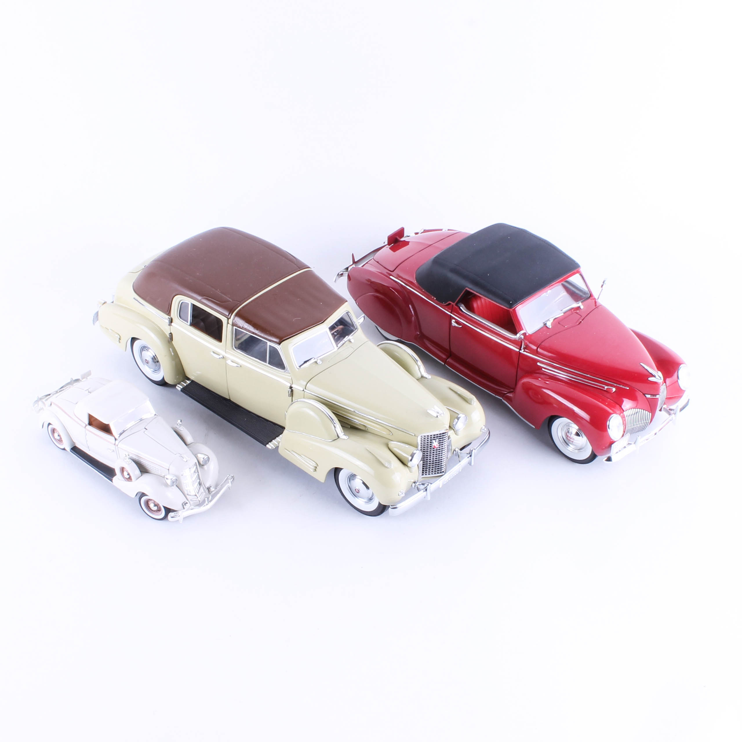 Set of Three Die-Cast 1930's Model Cars by Signature Models