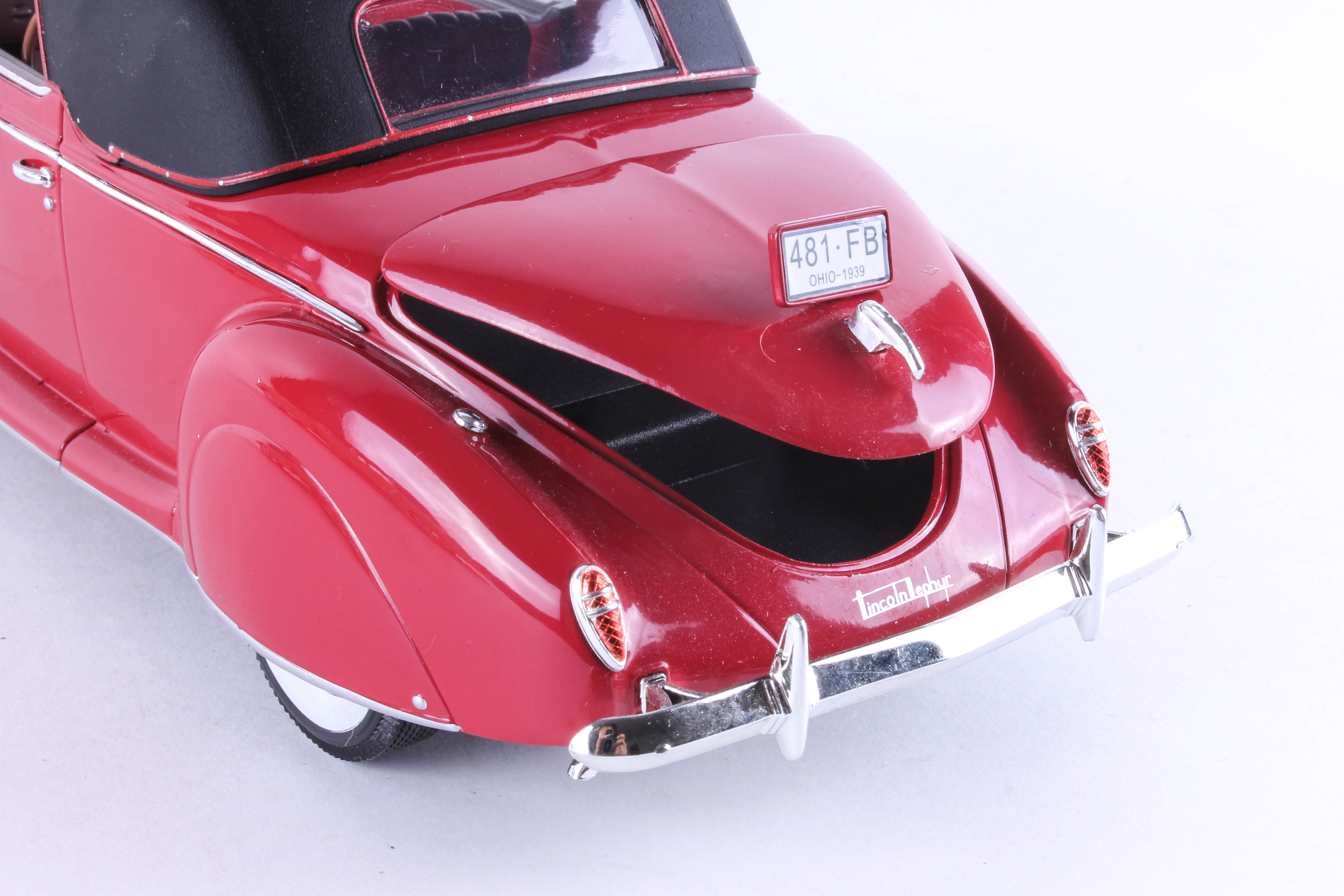 Set of Three Die-Cast 1930's Model Cars by Signature Models