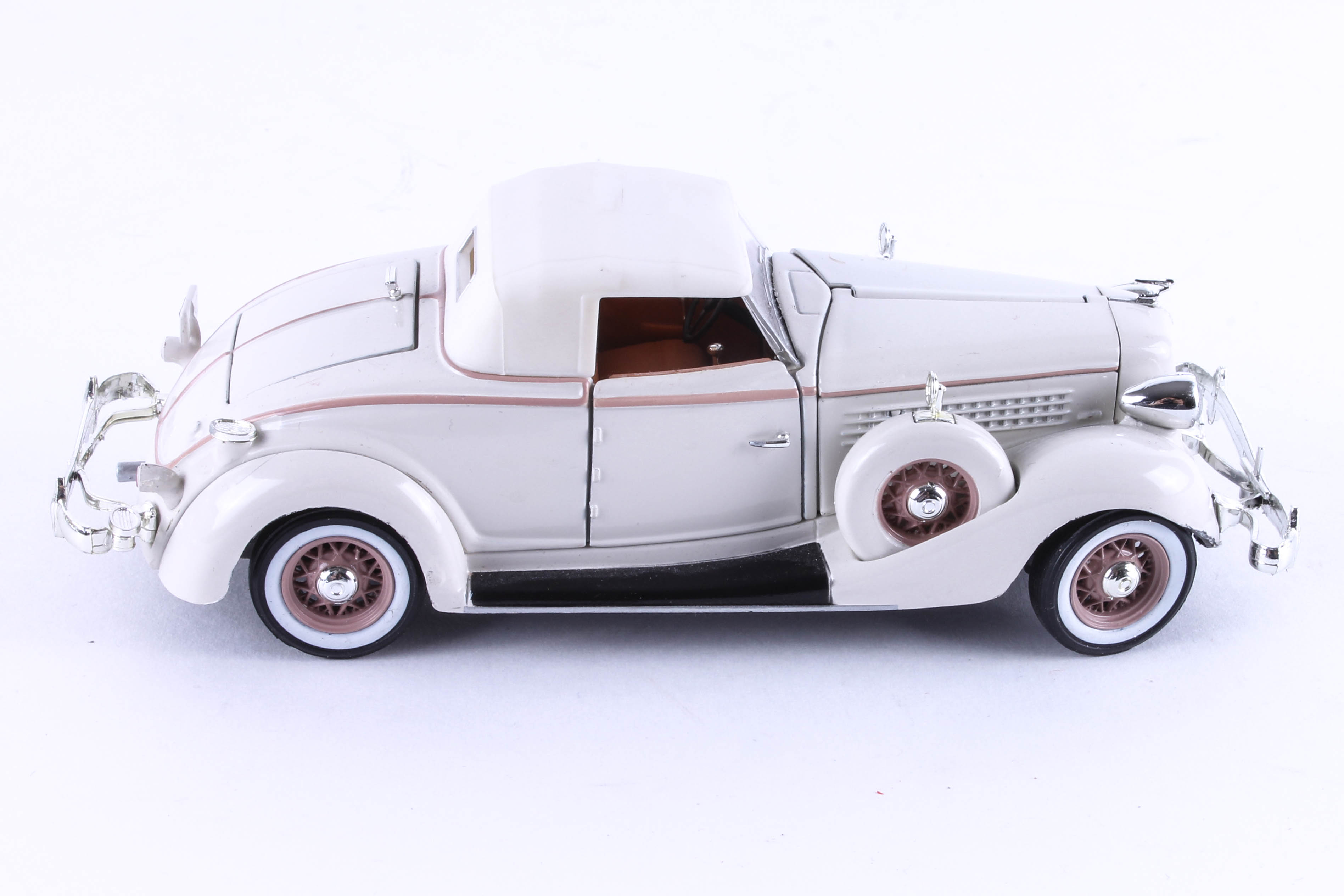 Set of Three Die-Cast 1930's Model Cars by Signature Models