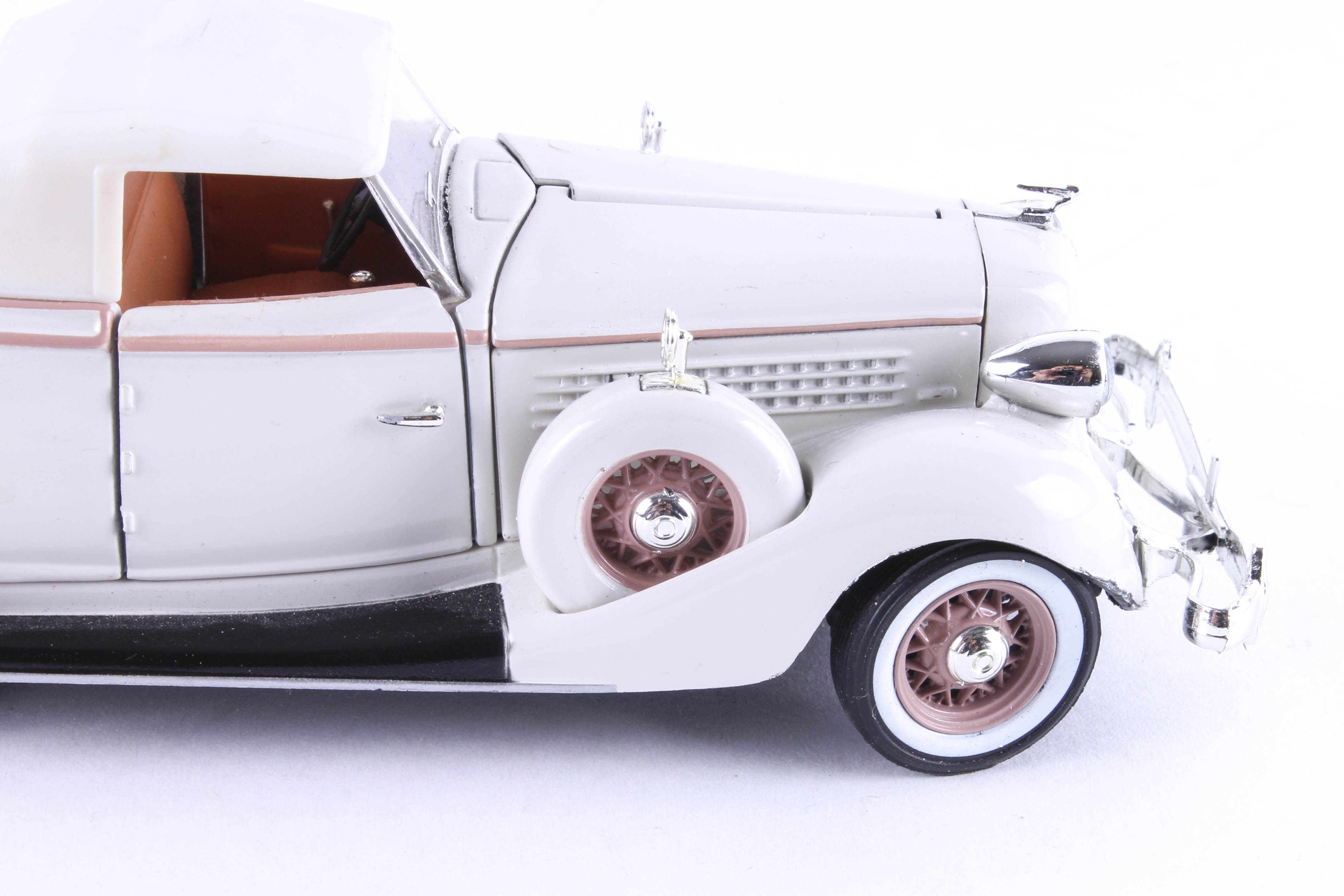 Set of Three Die-Cast 1930's Model Cars by Signature Models