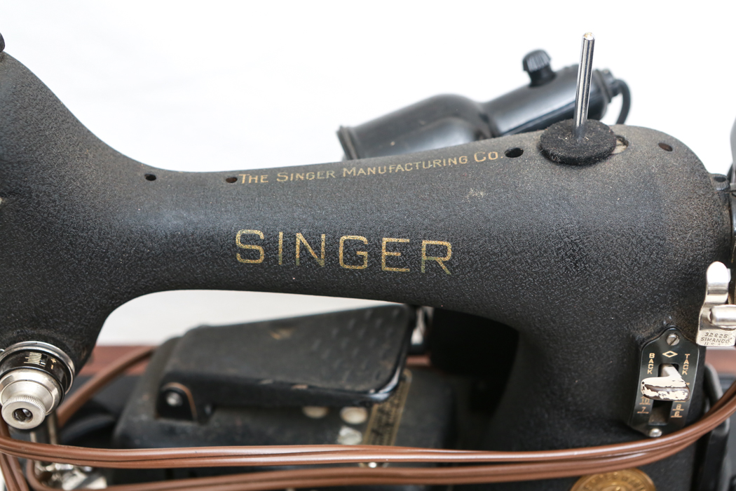 Vintage Singer Electric Sewing Machine Model 99