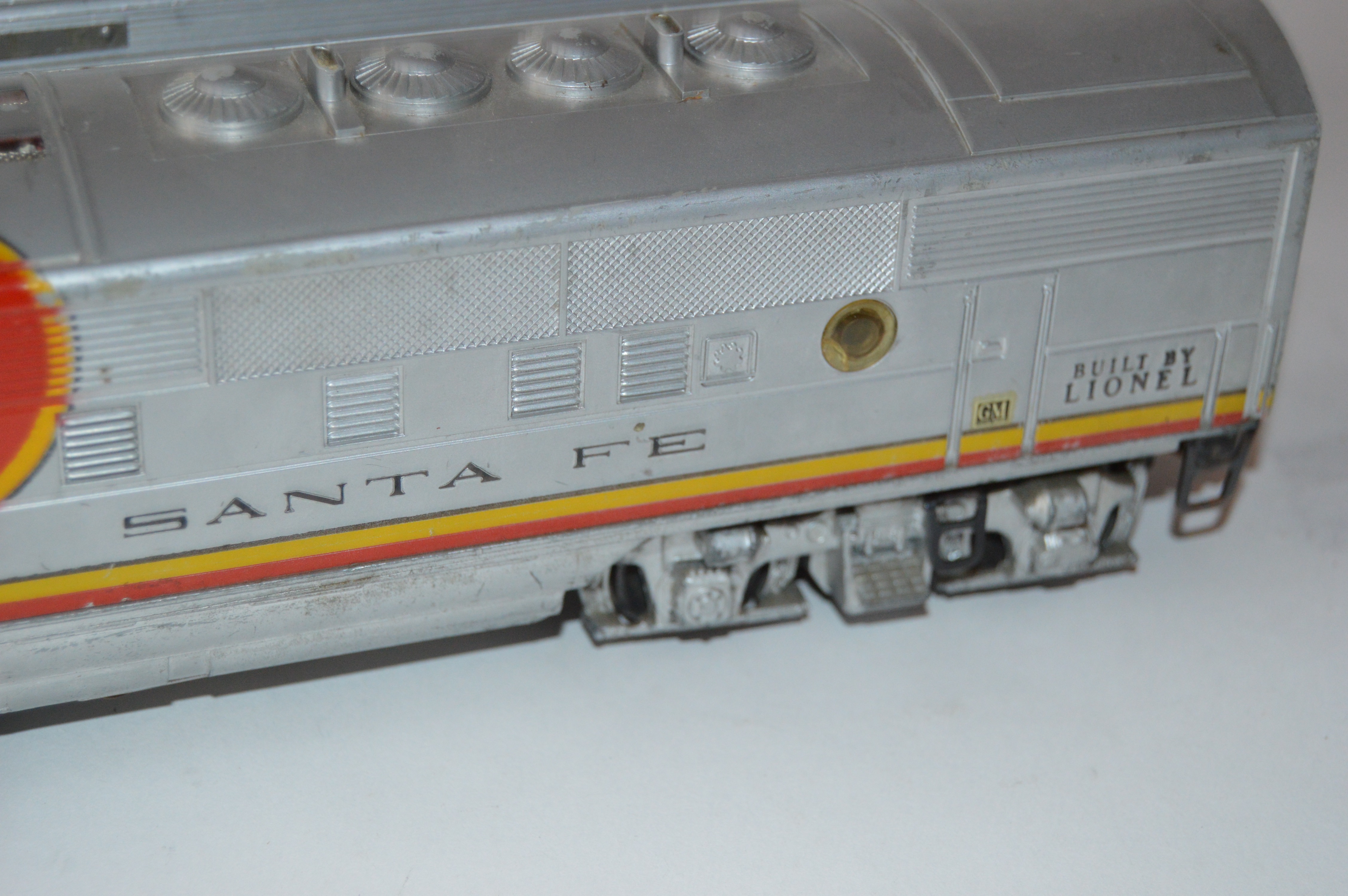 Vintage Lionel Santa Fe Locomotive and Two Passenger Cars