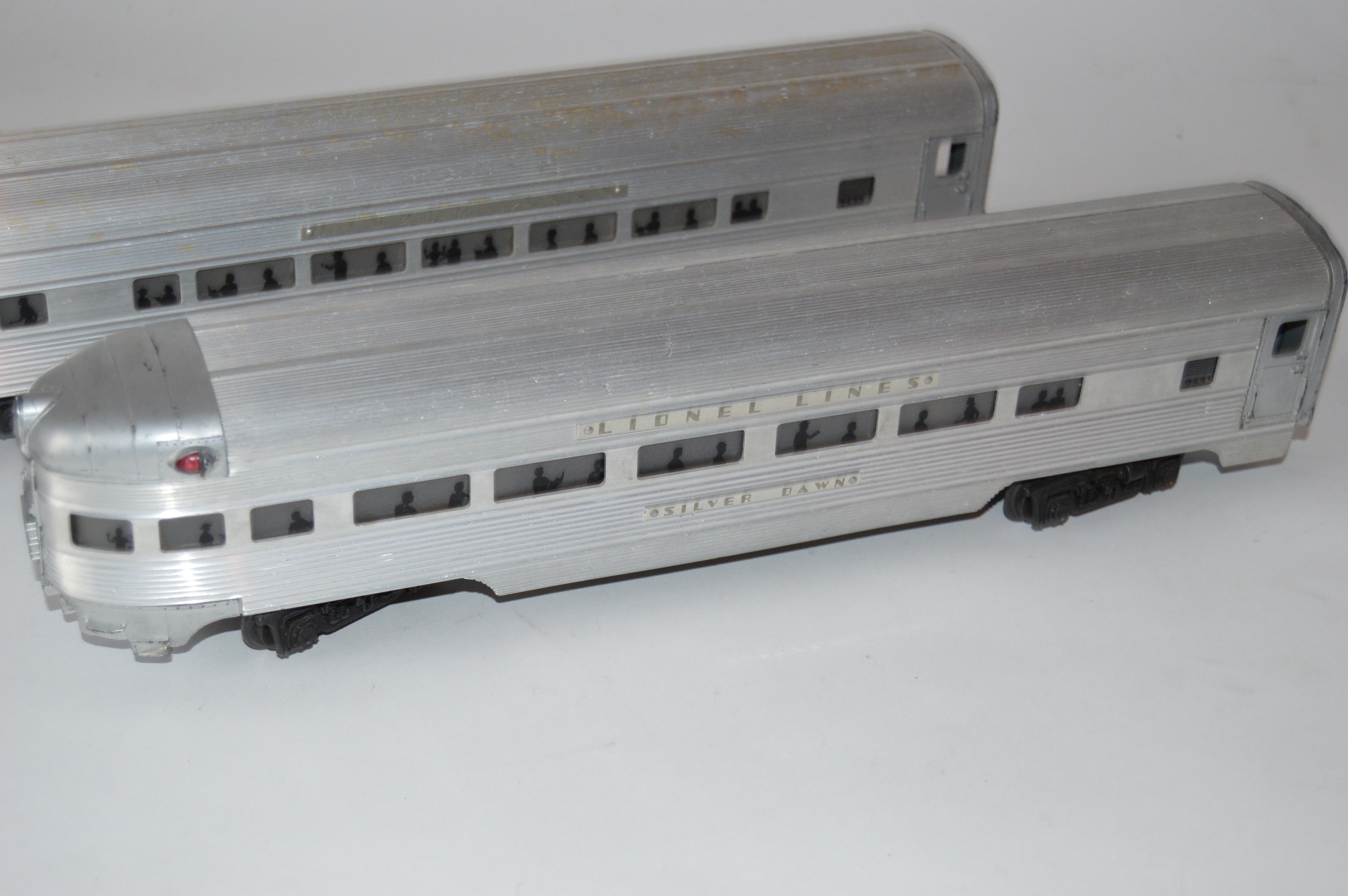 Vintage Lionel Santa Fe Locomotive and Two Passenger Cars