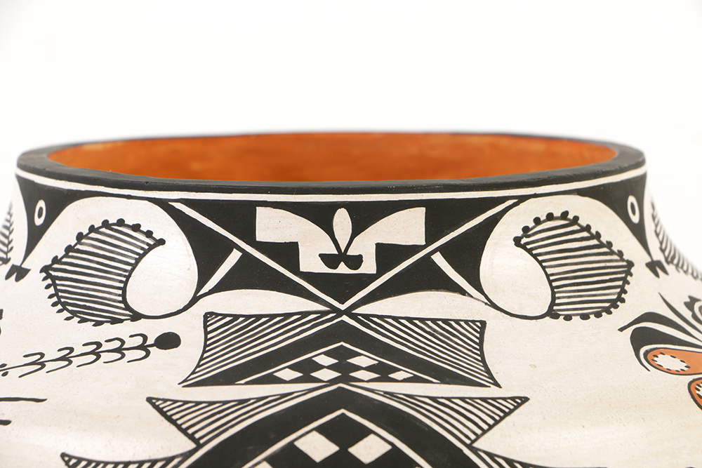 Rachel Aragon Hand Coiled Acoma Olla Pot