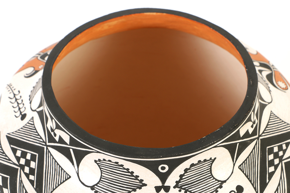 Rachel Aragon Hand Coiled Acoma Olla Pot